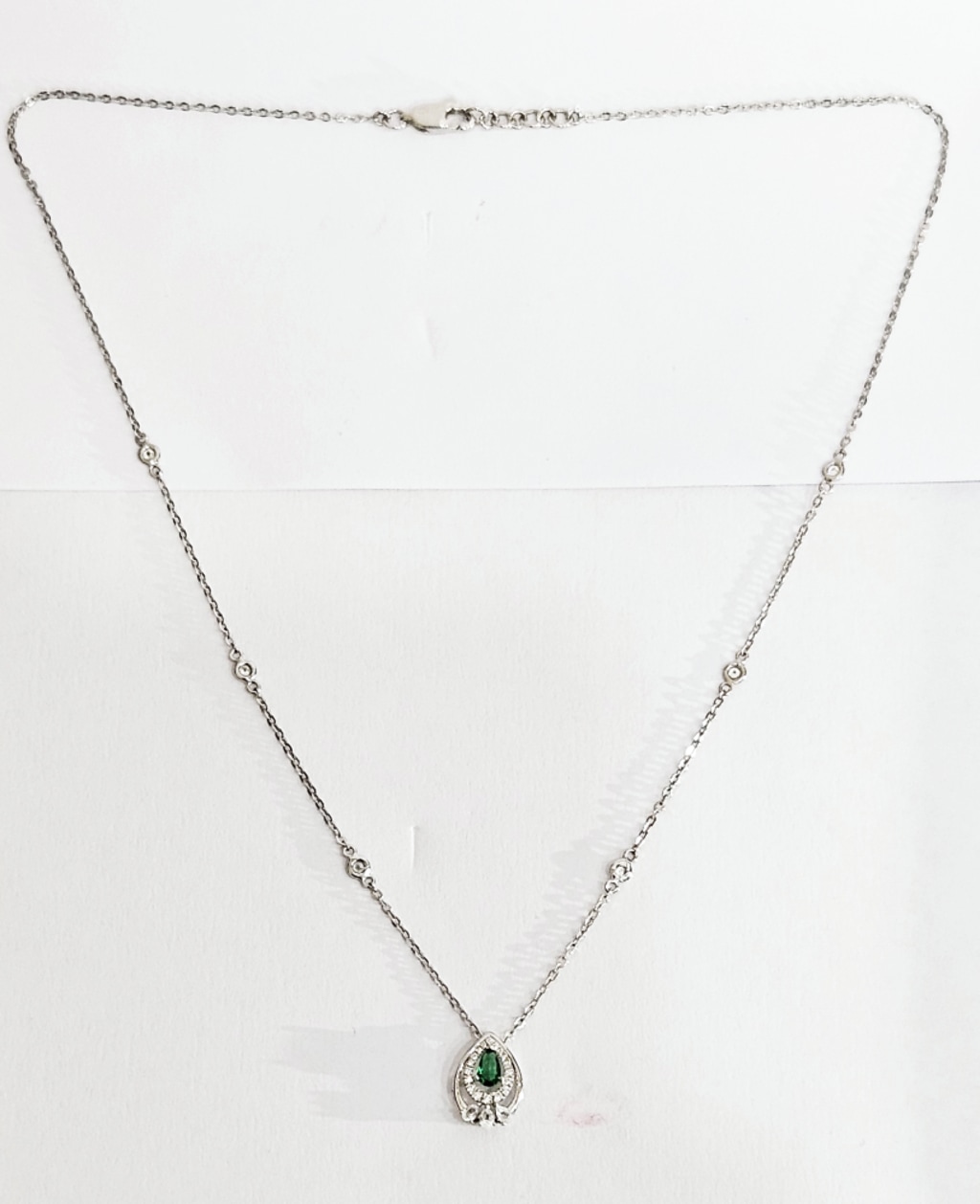 The Droperald Pendant Necklace